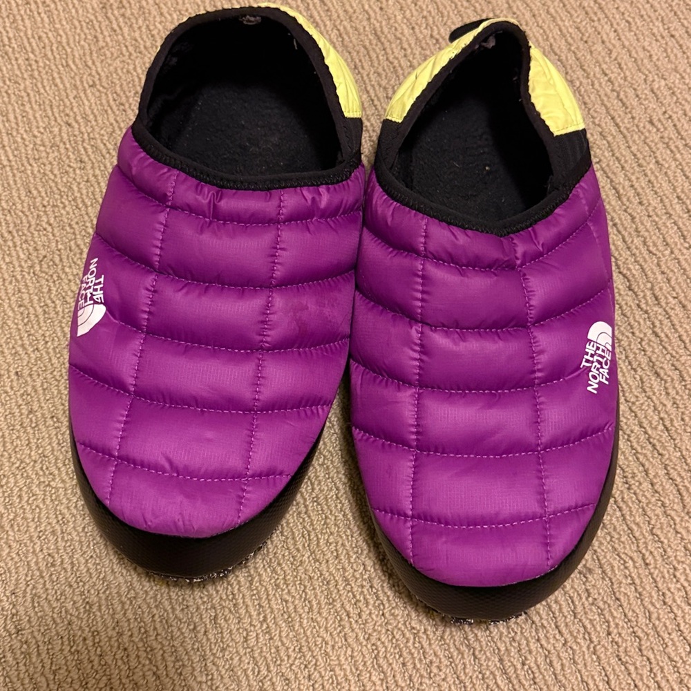 The North Face Nuptse
Traction Mule Womens Size 8
Slippers Shoes Orange
New